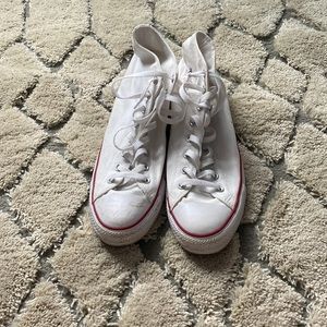 Mens like new Converse high tops!